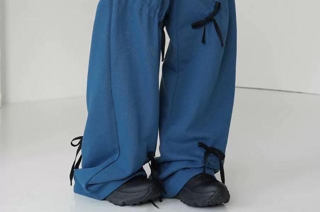 Drawstring Waist Plain Tie-Up Wide Leg Sweatpants Product Image