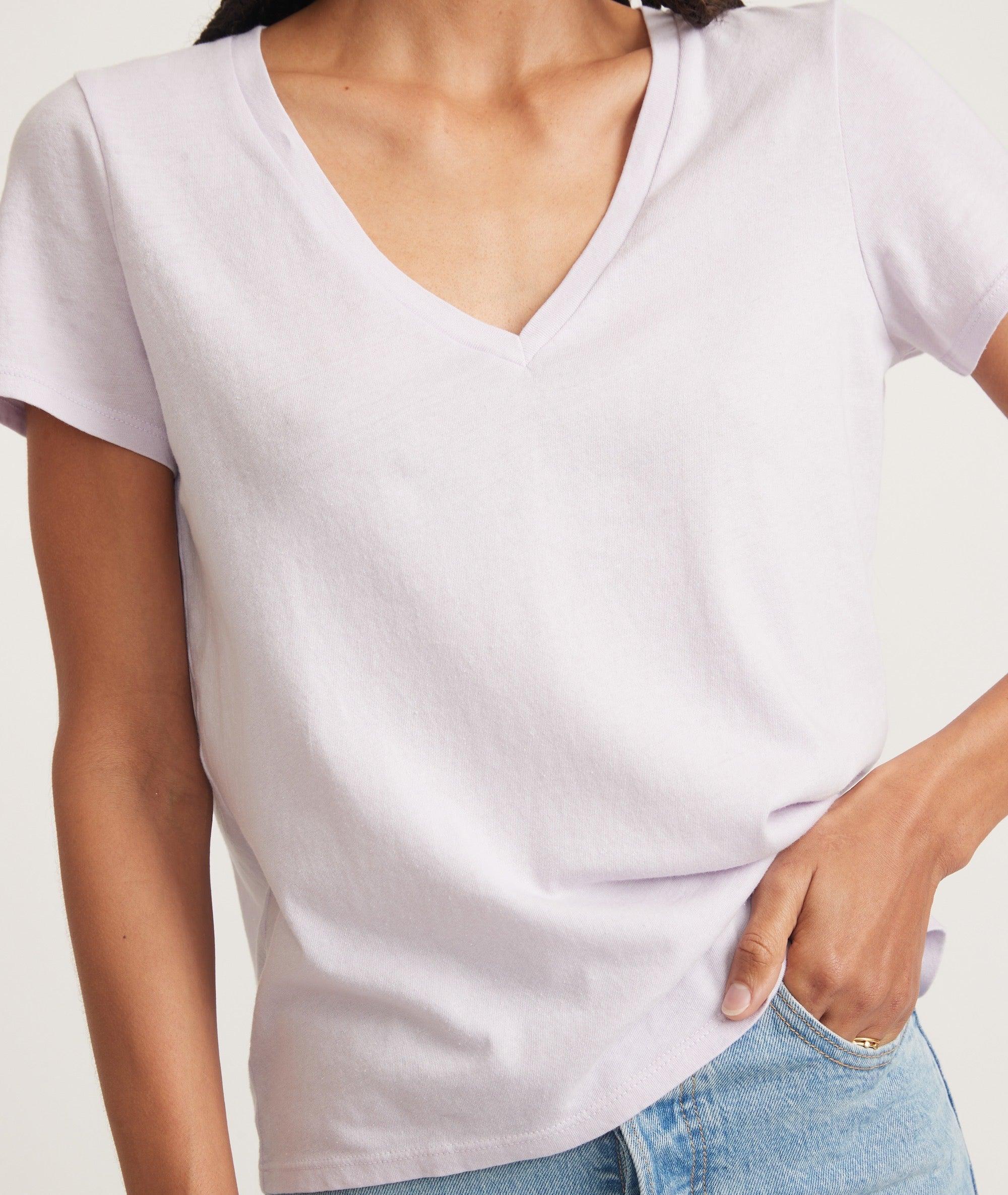 Easy V-Neck Product Image