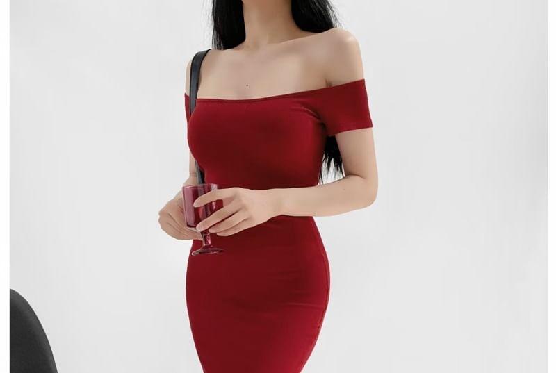 Off Shoulder Plain Maxi Mermaid Dress Product Image