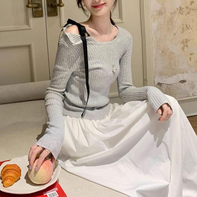 Long-Sleeve Cold Shoulder Plain Asymmetrical Slim Fit Knit Top / High Rise Maxi A-Line Skirt Product Image