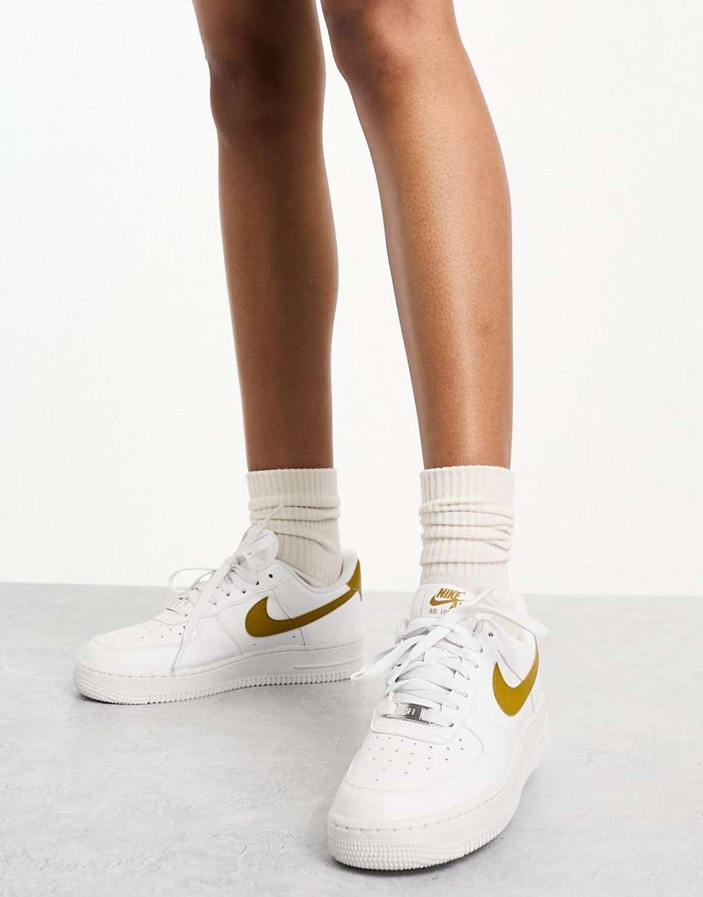 Nike Air Force 1 '07 SE sneakers in white & gold  Product Image