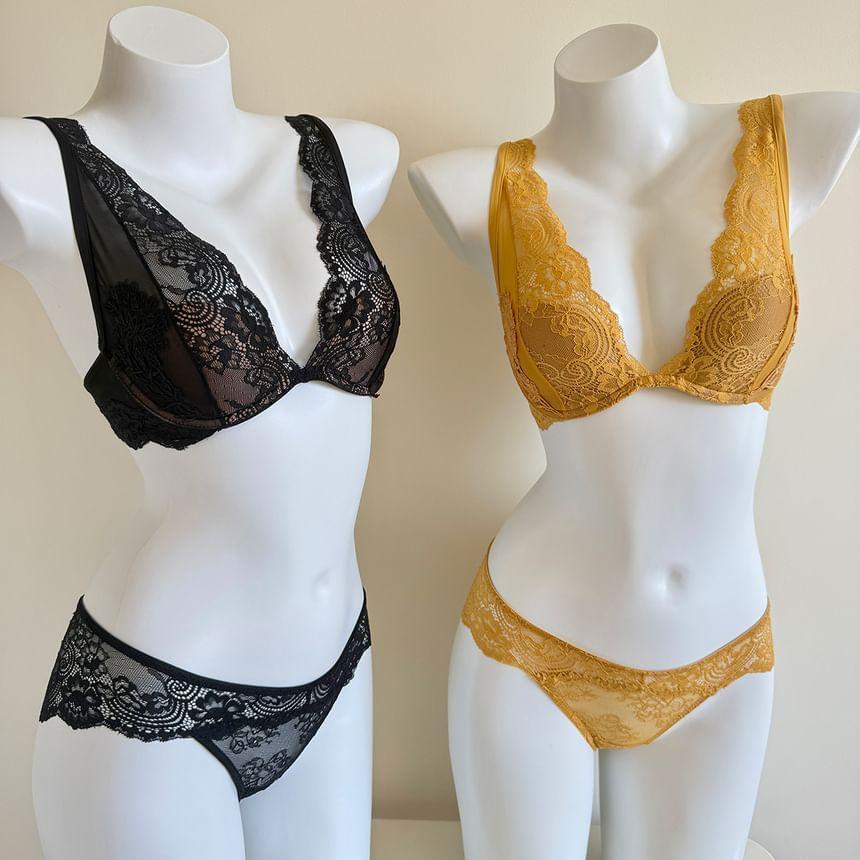 Lace Bra / Bikini Panty / Choker / Set Product Image