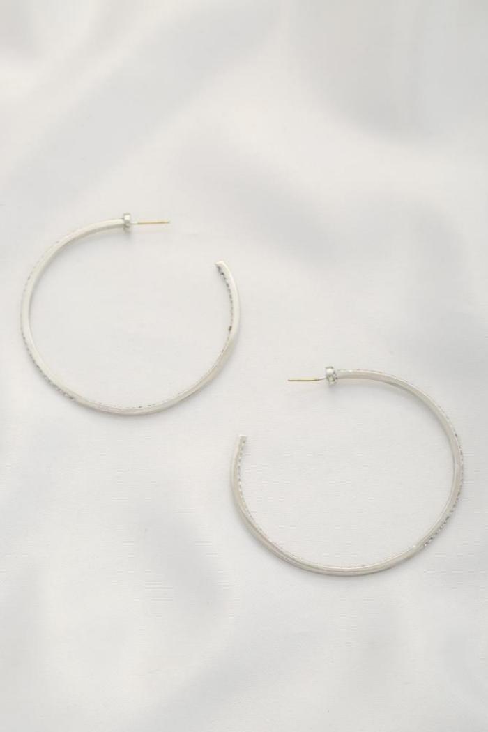 RHINESTONE CURVE METAL HOOP EARRING Product Image