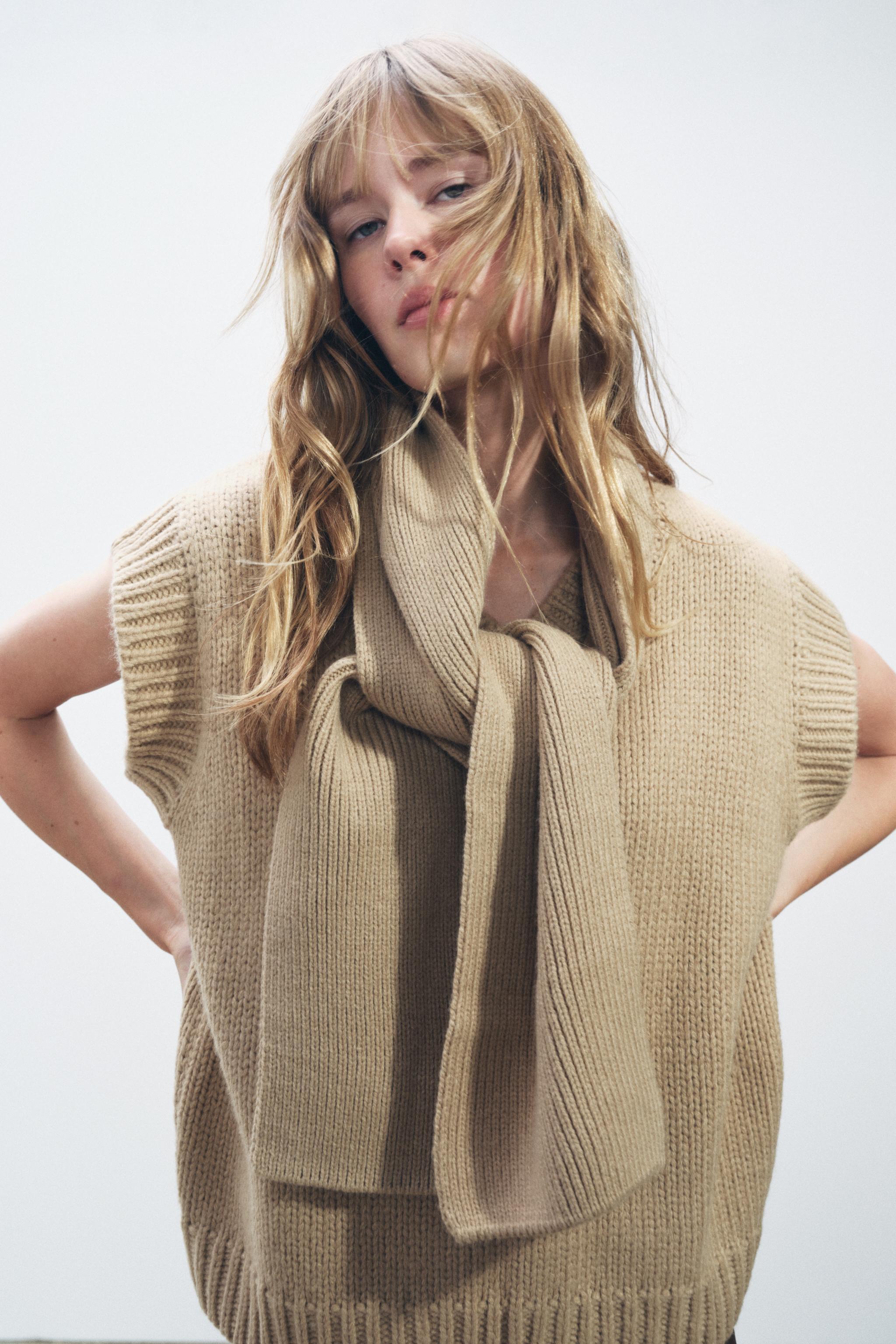 KNIT SCARF VEST Product Image