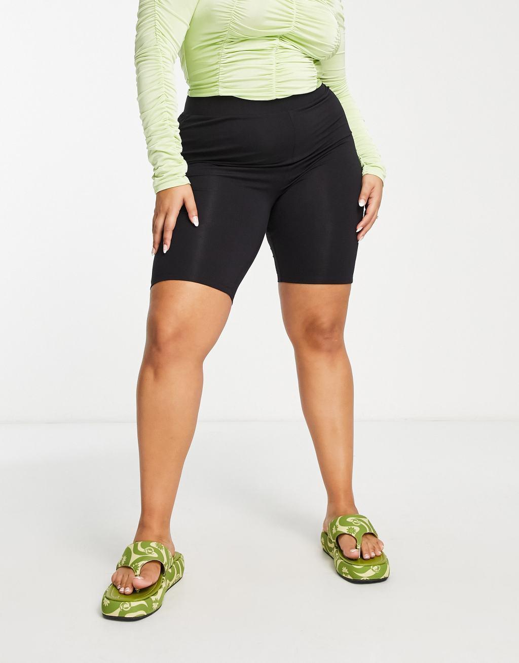 COLLUSION Plus legging shorts in black Product Image