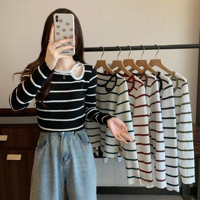 Long-Sleeve Round Neck Striped Knit T-Shirt Product Image