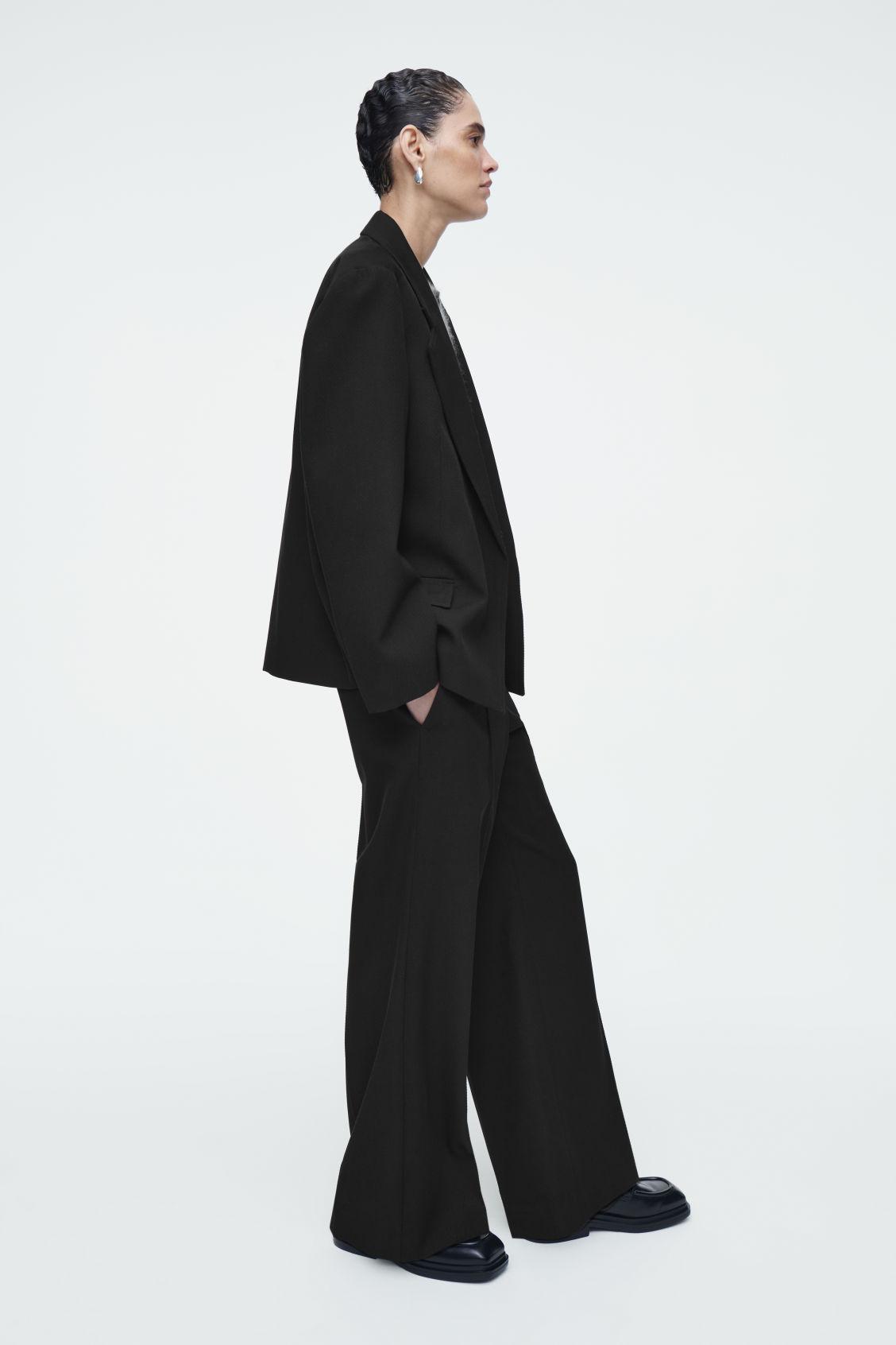 OVERSIZED EXAGGERATED-SHOULDER BLAZER Product Image