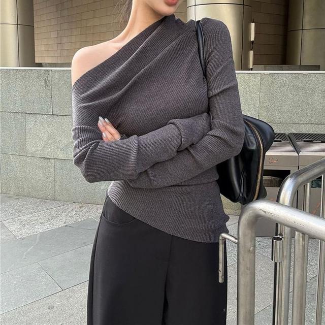 Long-Sleeve Off-Shoulder Plain Asymmetrical Slim Fit Knit Top Product Image