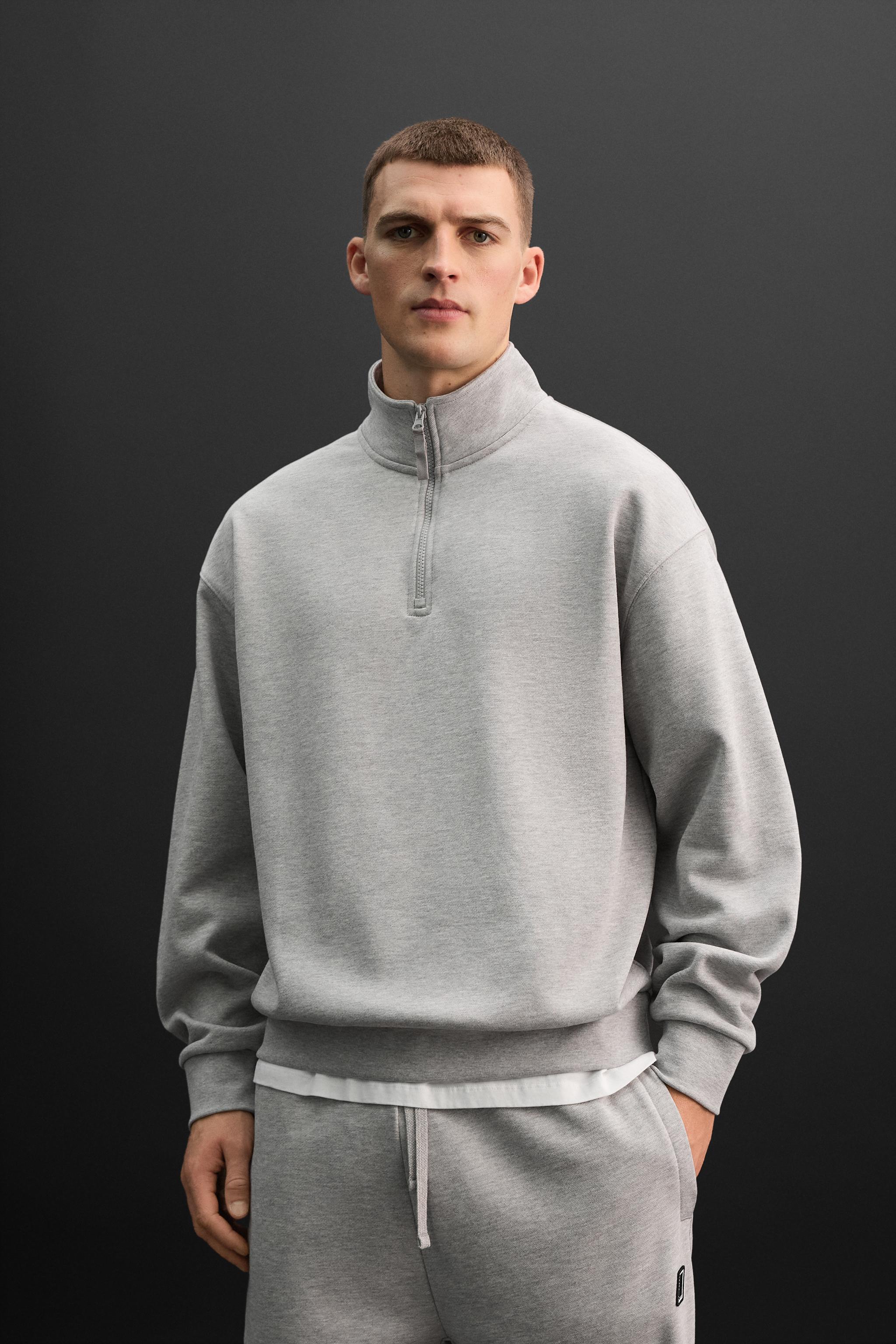 QUARTER ZIP SWEATSHIRT Product Image