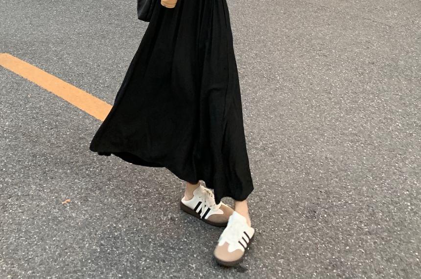 Long-Sleeve Crew Neck Plain Ruched Maxi A-Line Dress Product Image