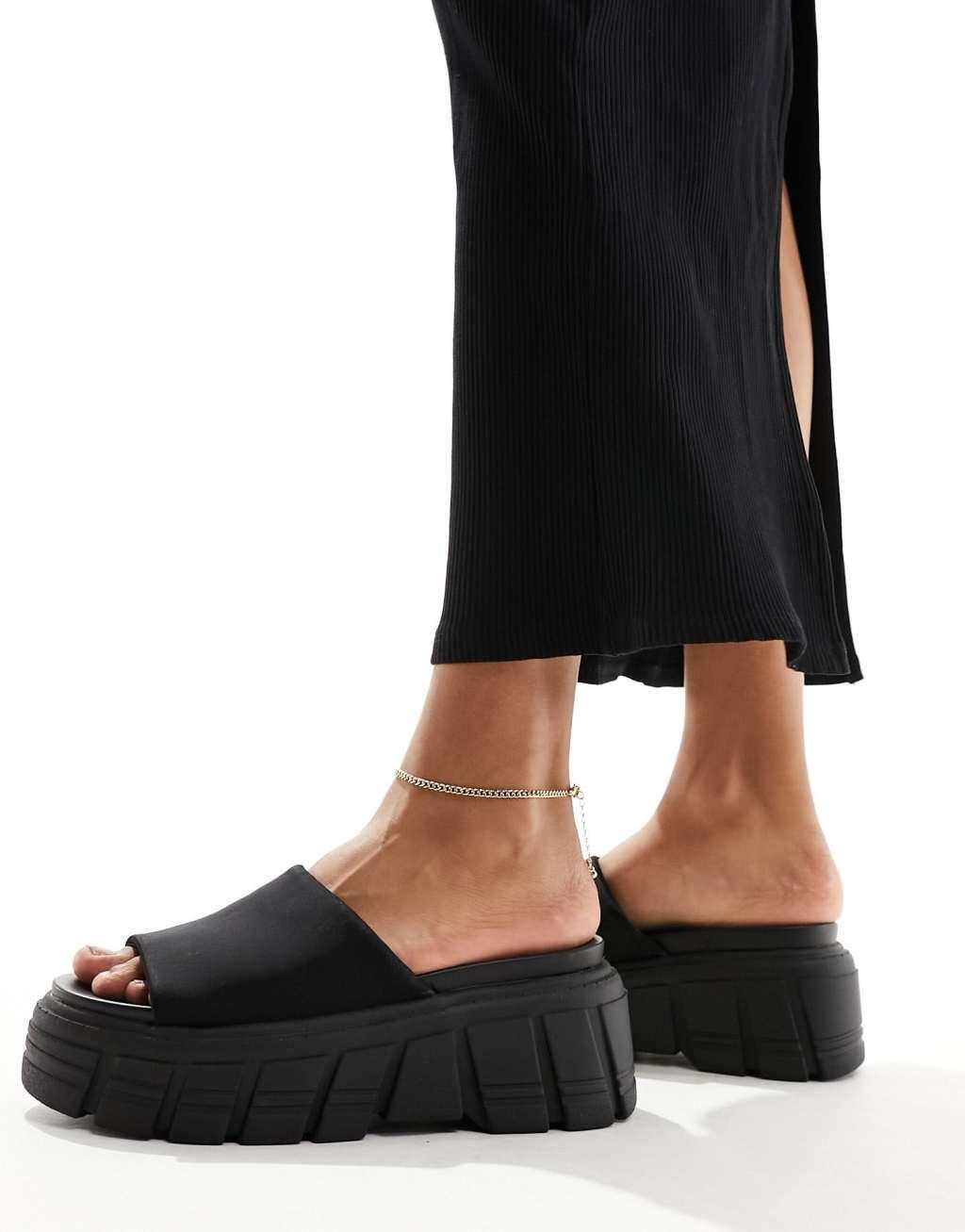 Stradivarius chunky flatform mules in black Product Image