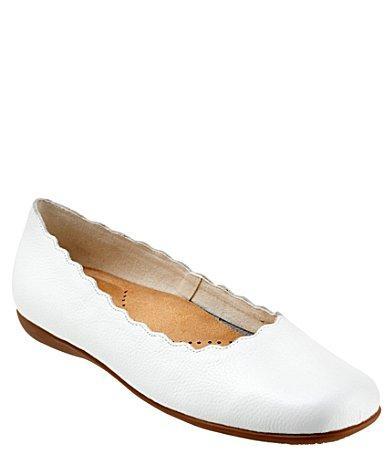 Trotters Sabine Leather Scalloped Slip Product Image