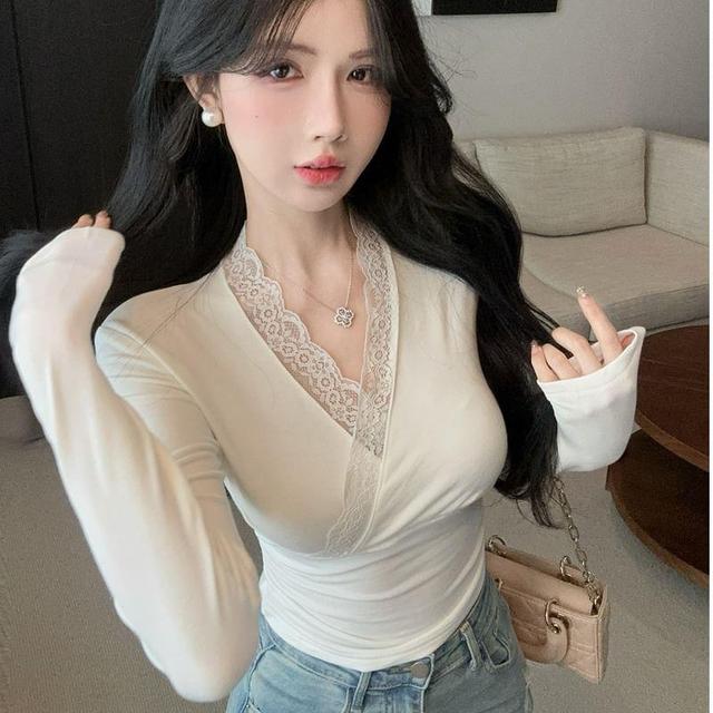 Long Sleeve V-Neck Plain Lace Trim Tee Product Image