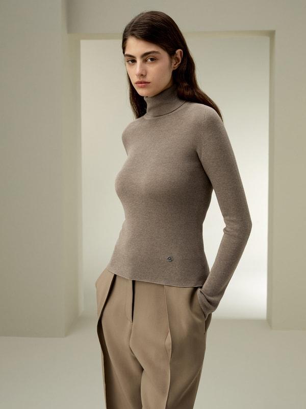 Seamless Silk-Cashmere Blend Turtleneck Sweater Product Image