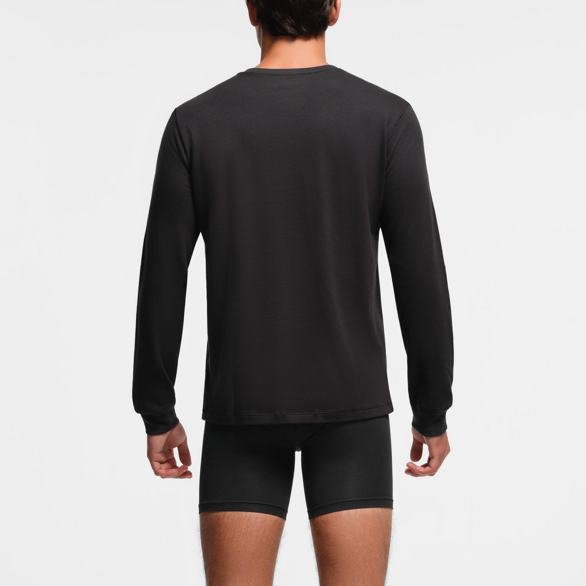 SKIMS COTTON MENS CLASSIC LONG SLEEVE T-SHIRT | ONYX Product Image