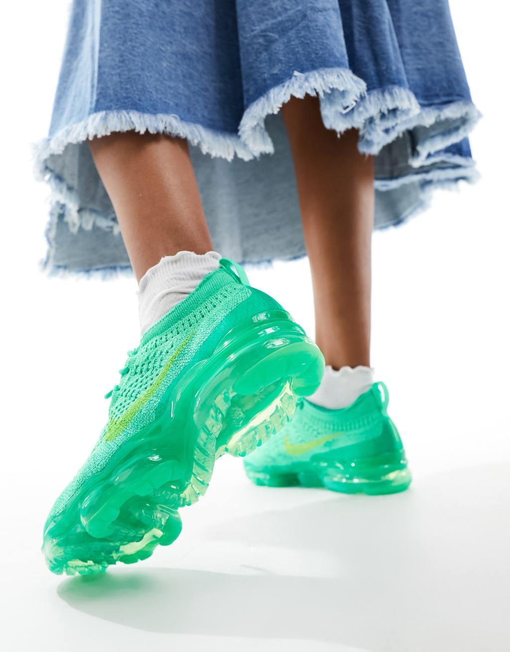 Nike Air Vapormax 2023 sneakers in electric green Product Image