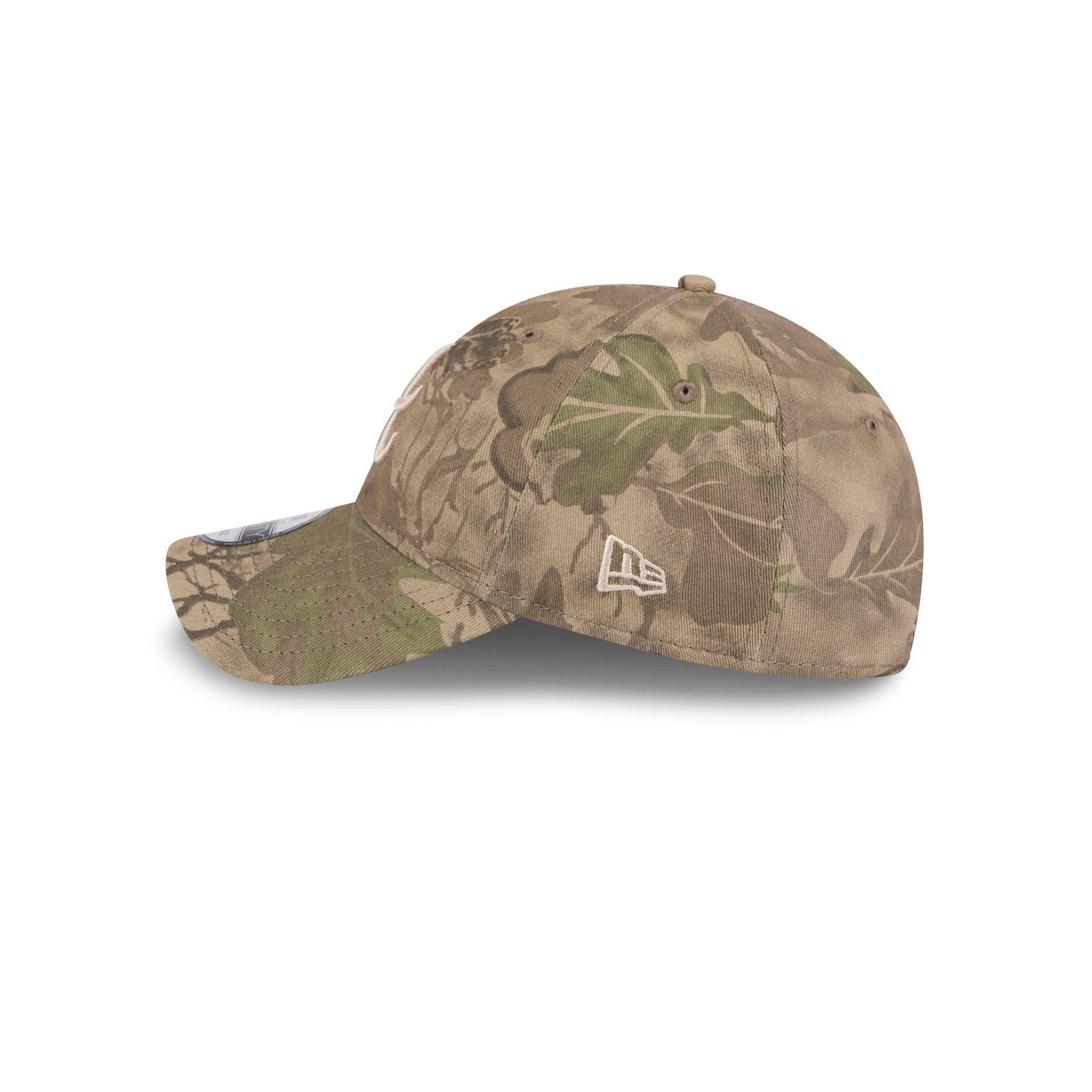 Atlanta Braves Leaf Camo 9TWENTY Adjustable Hat Male Product Image