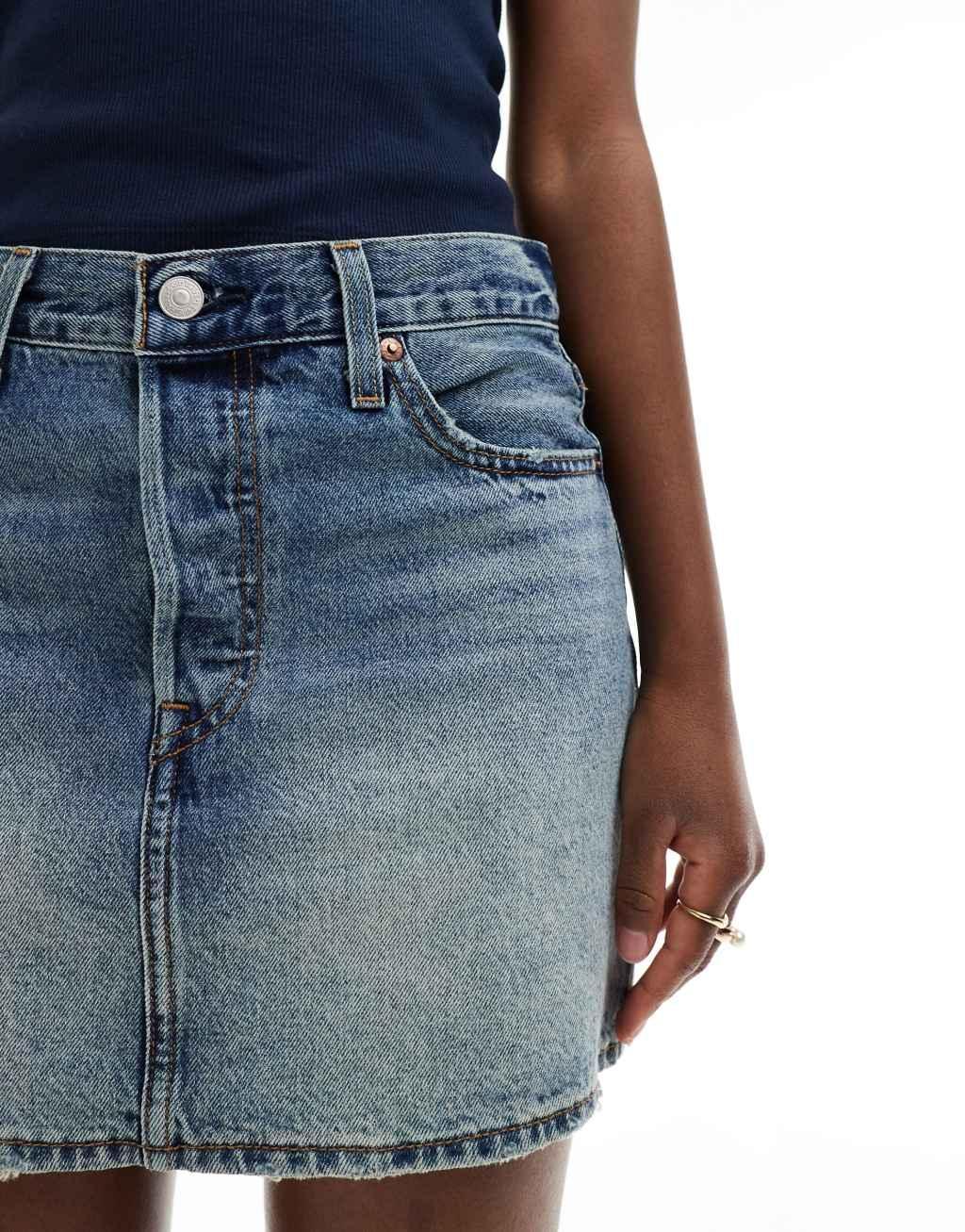 Levi's icon vintage denim skirt in mid blue Product Image