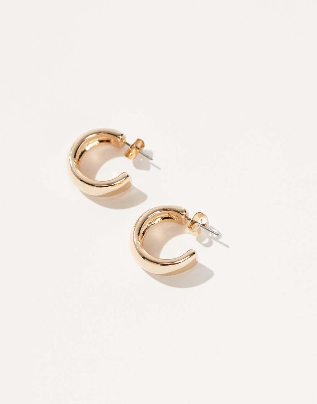 Pieces chunky hoop earrings in gold Product Image