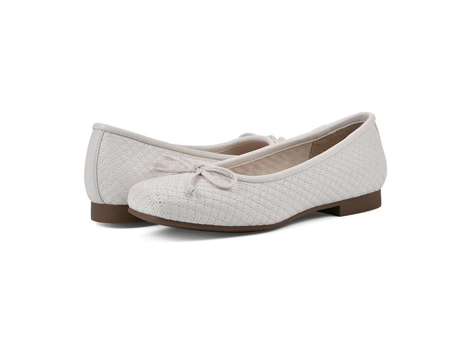 Cliffs Mountain Bessy (Cream/Smooth) Women's Flat Shoes Product Image