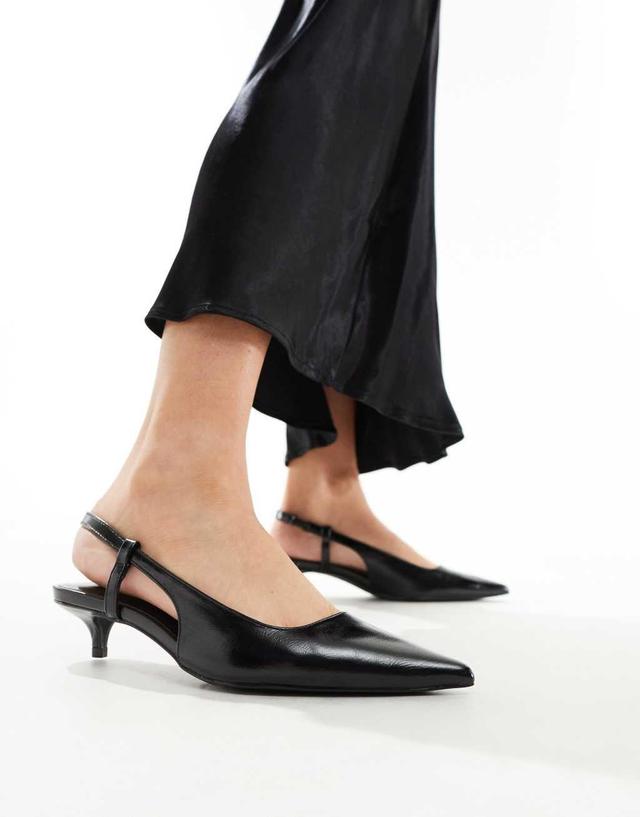 Pull&Bear pointed toe slingback kitten heels in black Product Image