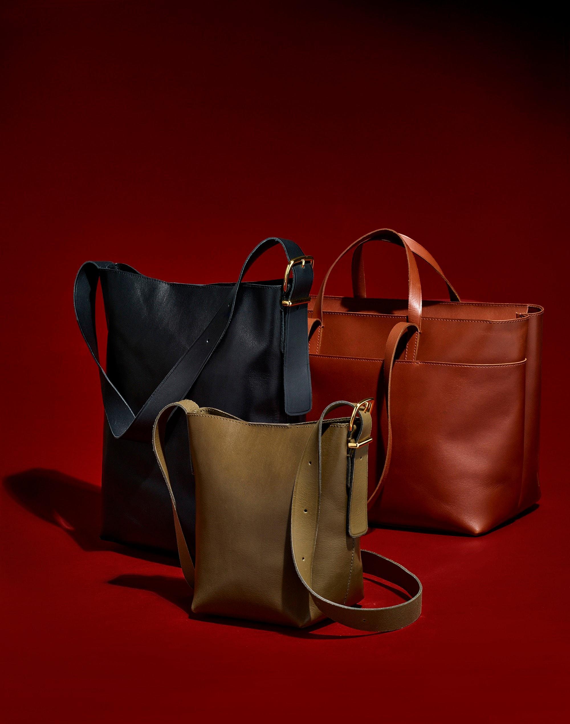 The Essential Bucket Tote in Leather Product Image