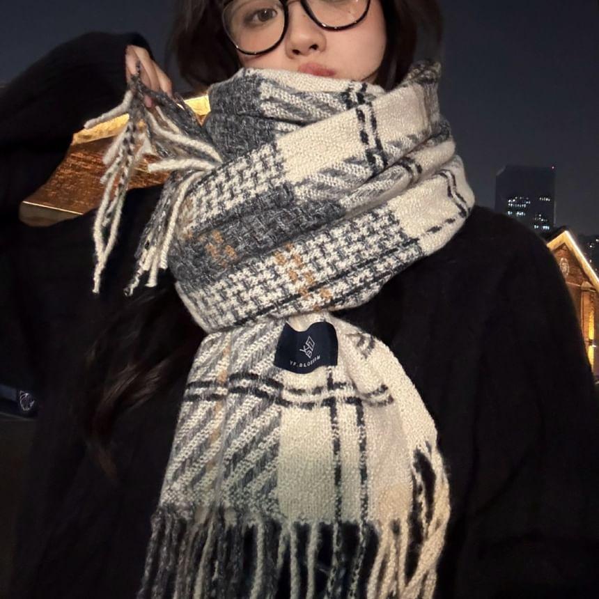 Plaid Fringed Trim Scarf Product Image