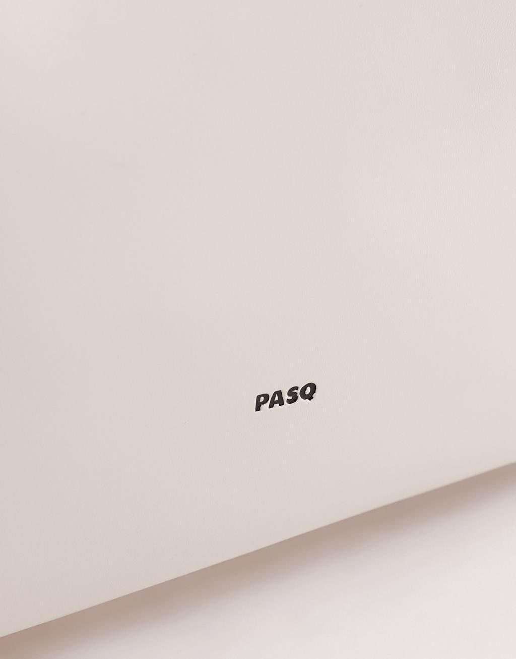 PASQ a-line tote bag in off white Product Image