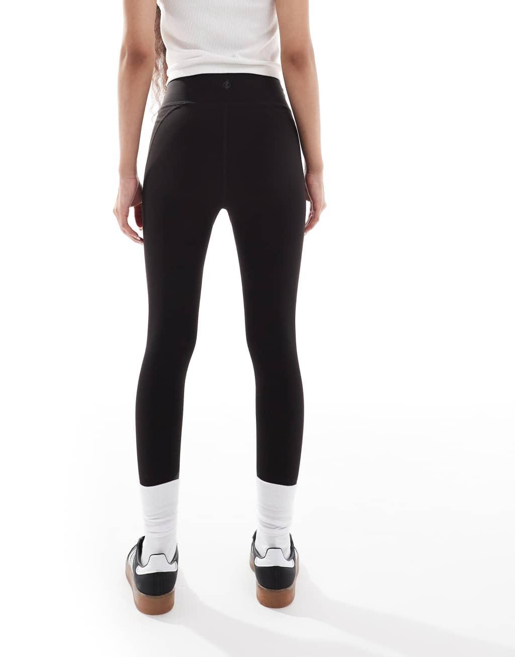 Stradivarius Petite sculpt leggings in black Product Image