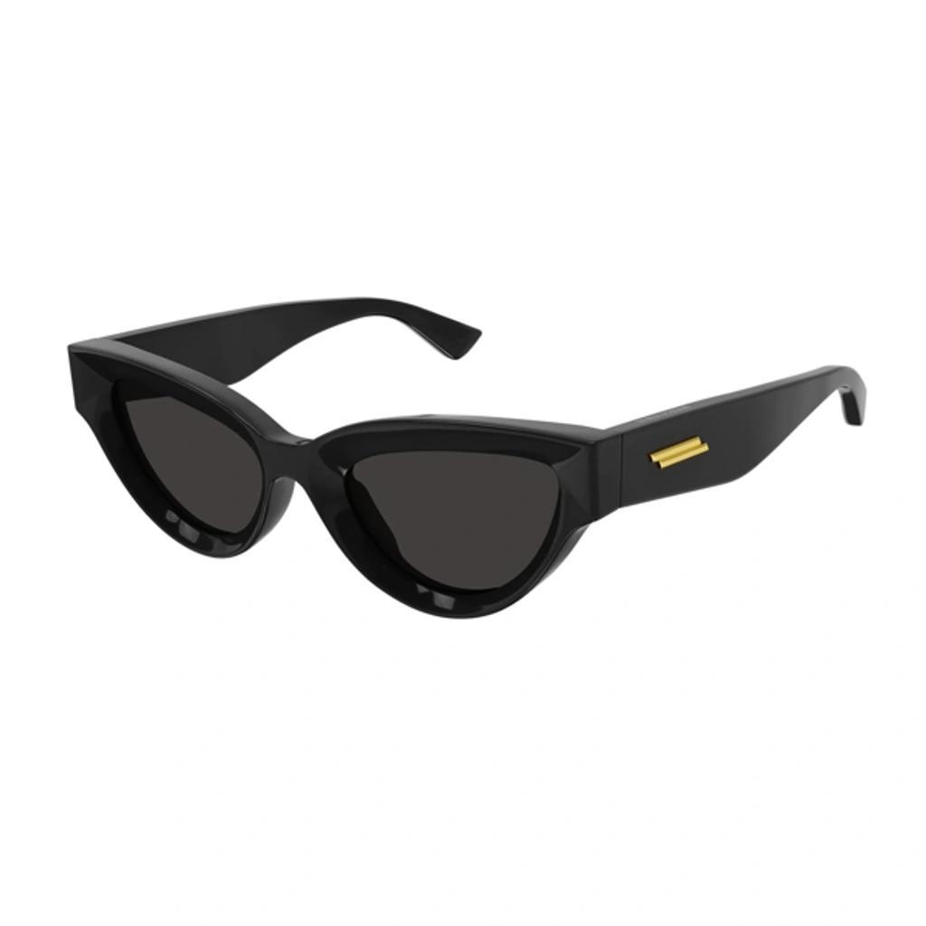 Eyewear Sharp Cat Eye Sunglasses In Black Product Image