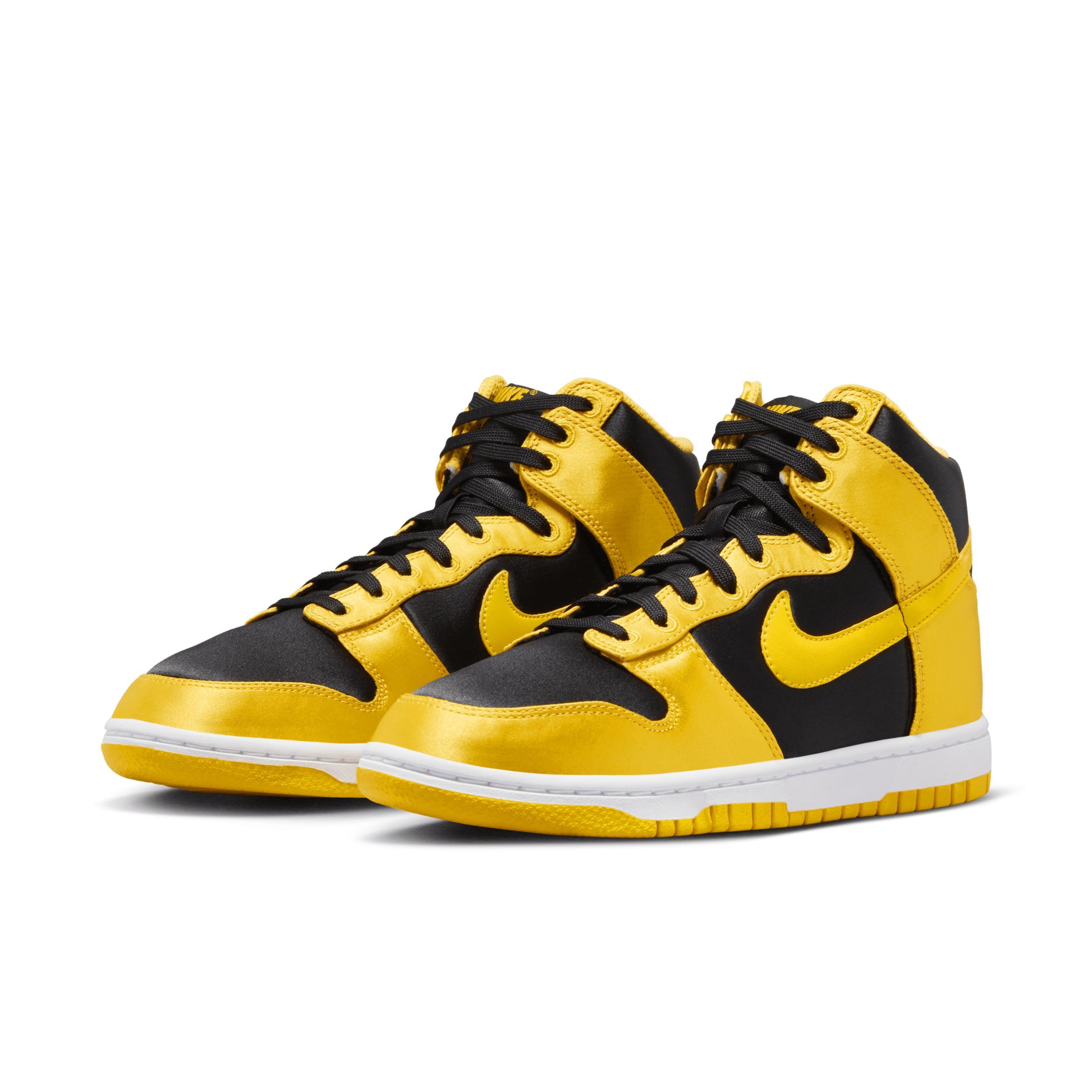 Nike Women's Dunk High Shoes Product Image