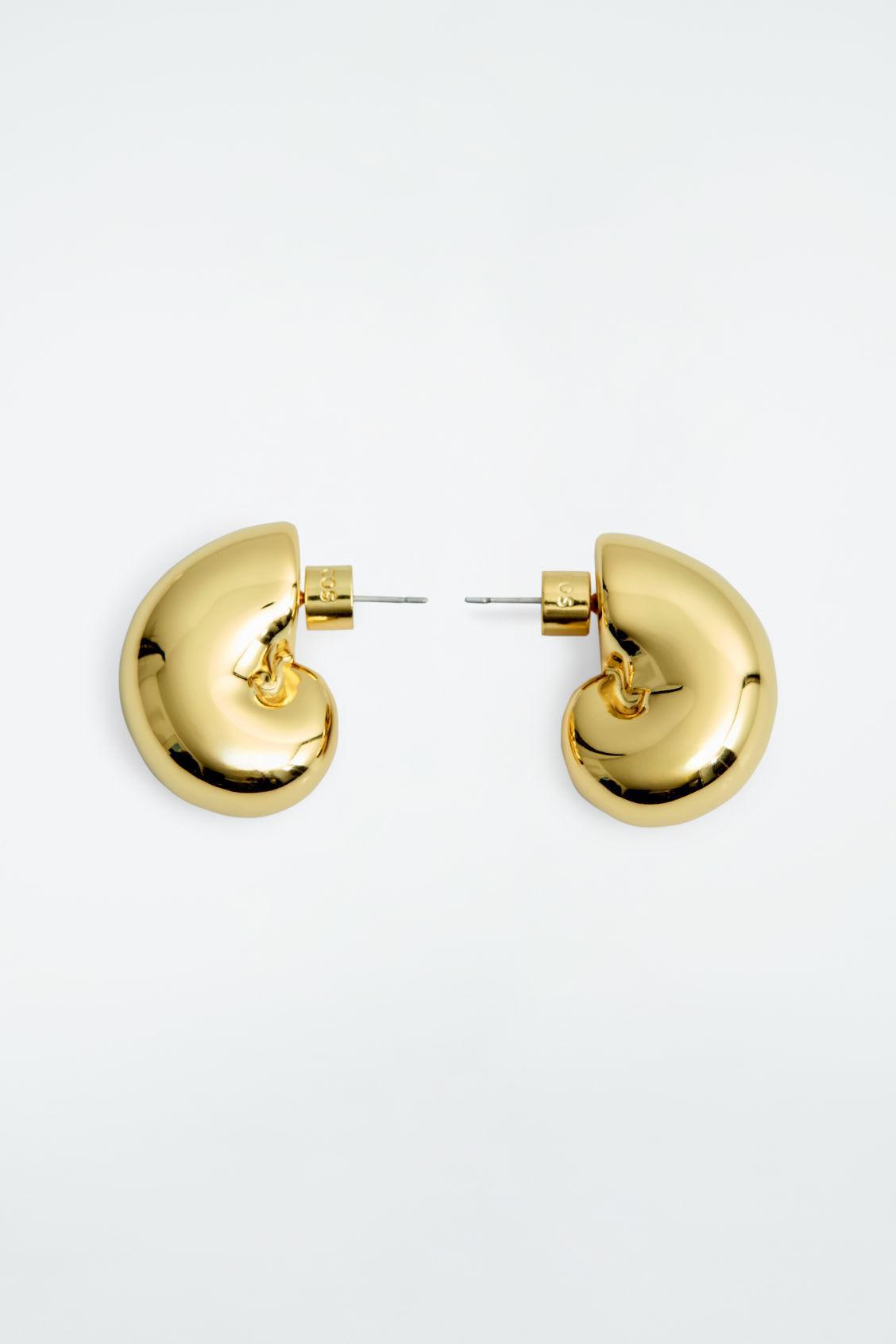 CHUNKY SEASHELL-SHAPED EARRINGS Product Image