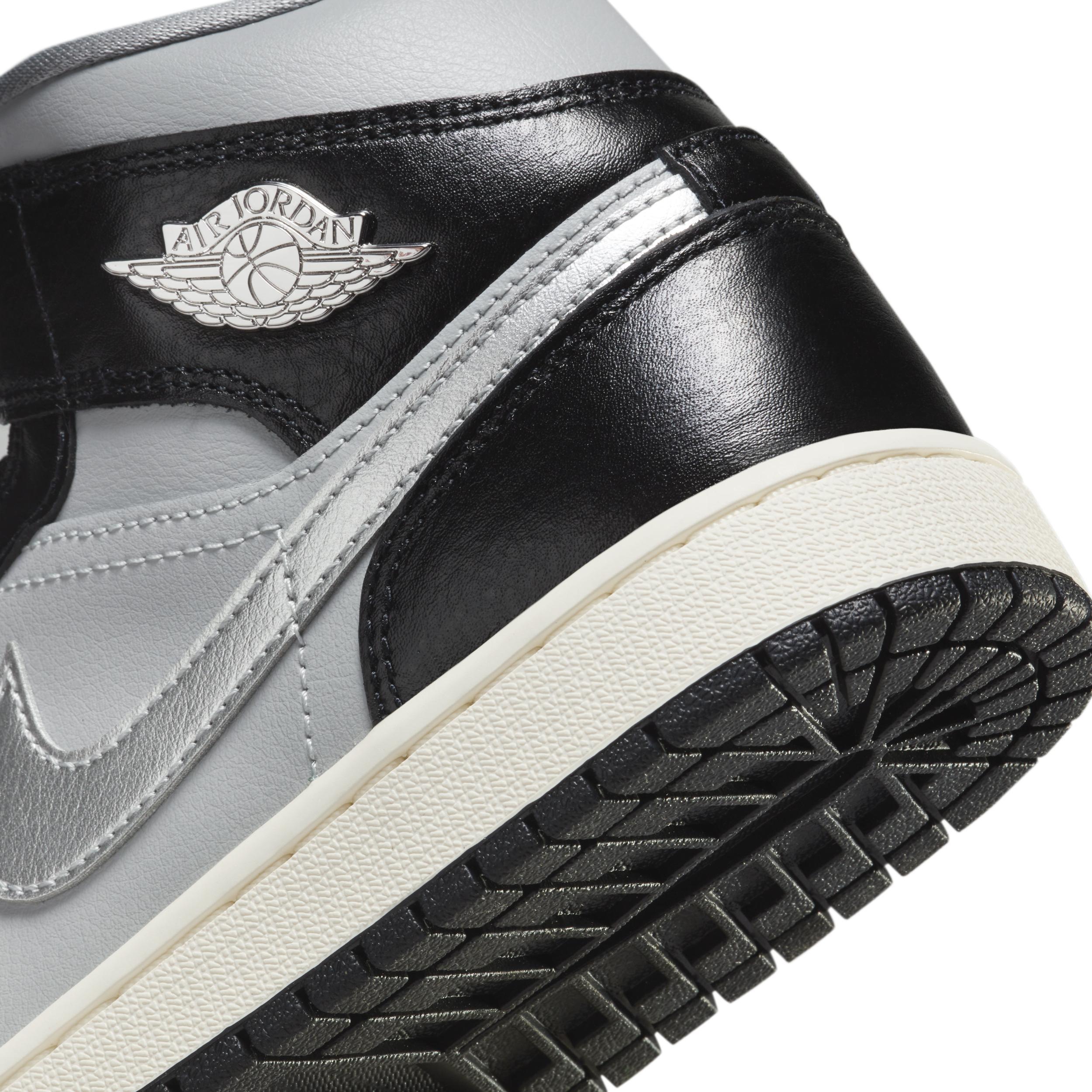 Women's Air Jordan 1 Mid SE Shoes Product Image