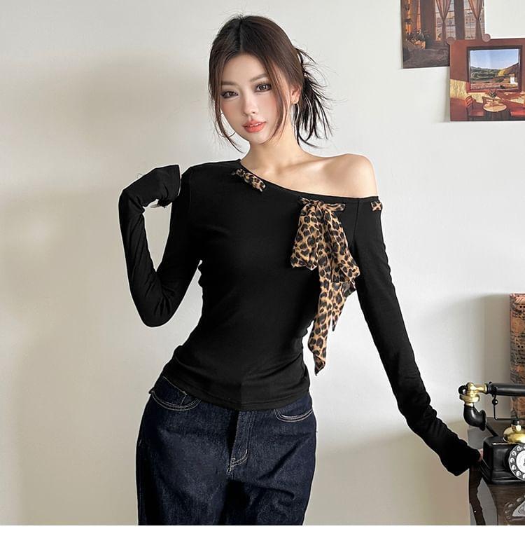 Long-Sleeve Asymmetrical Leopard Print Ribbon Crop Top Product Image