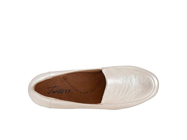 Trotters Deanna (Champagne Metallic Leather) Women's Shoes Product Image