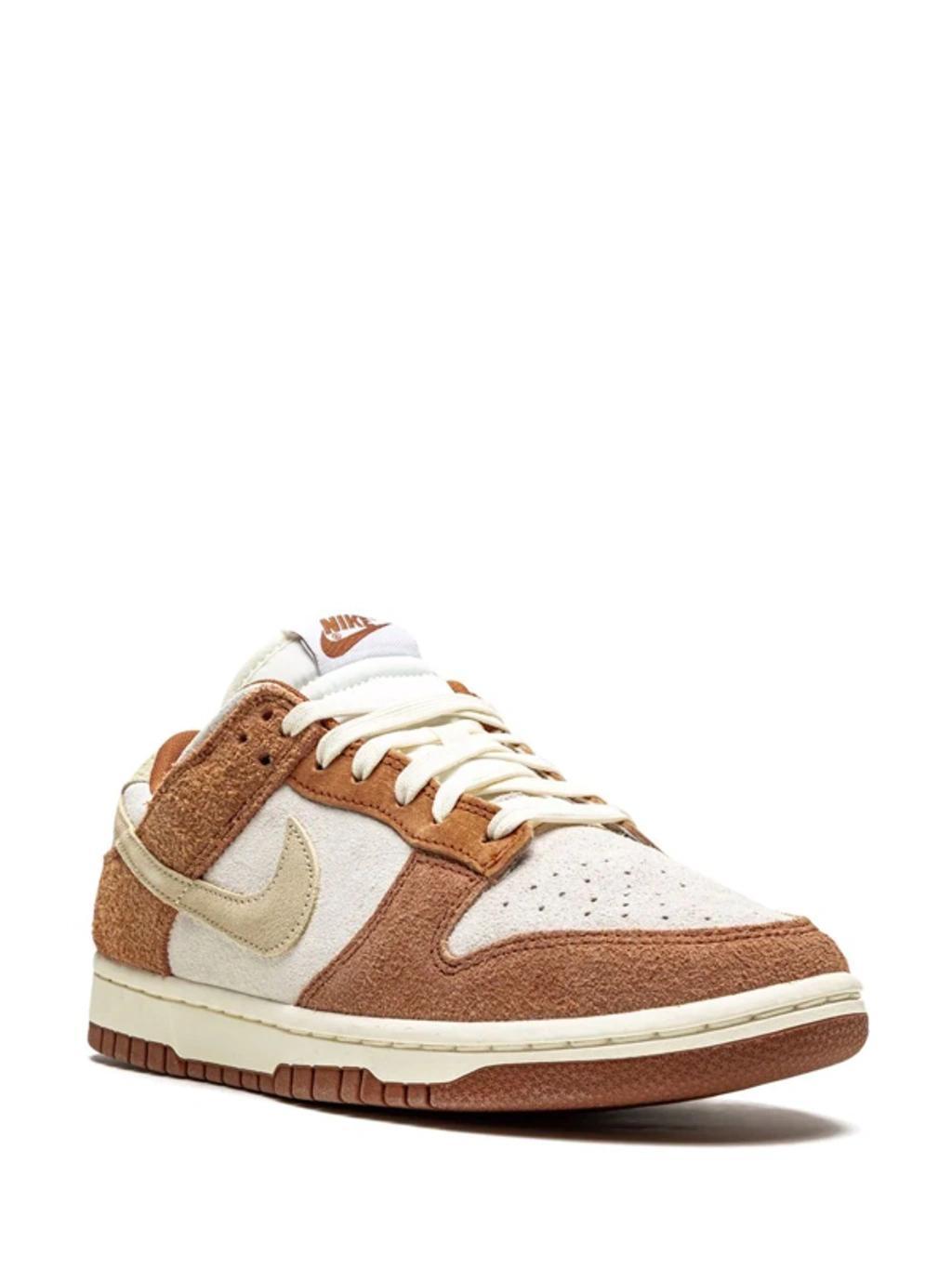 Dunk Low Prm Sneakers In White Product Image