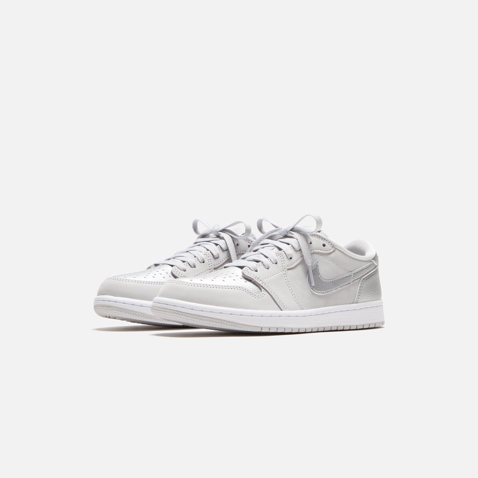 Jordan Air Jordan 1 Low OG - Neutral Grey / Metallic Silver / White Male Product Image