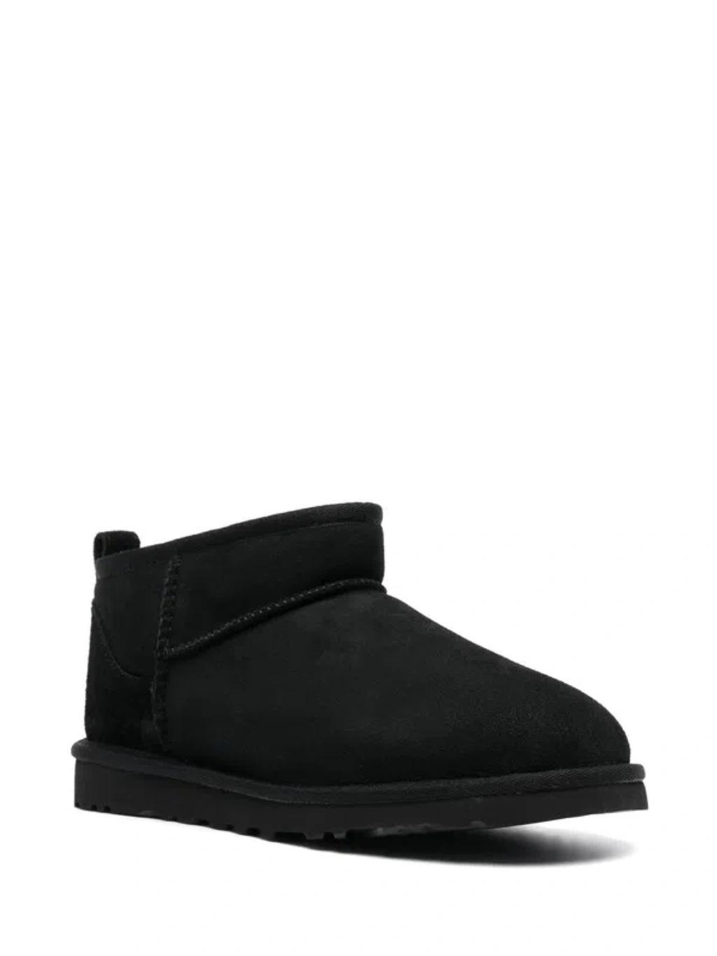 UGG Ultra Mini Shearling-stiefel In Black Product Image