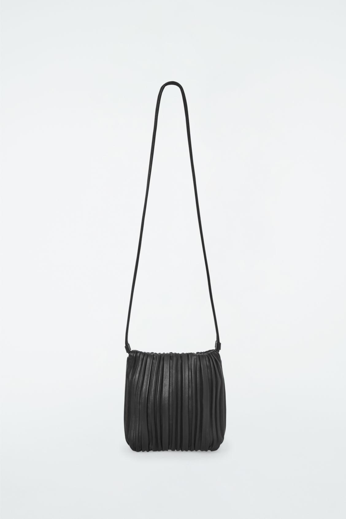 SCALLOP CROSSBODY - LEATHER Product Image