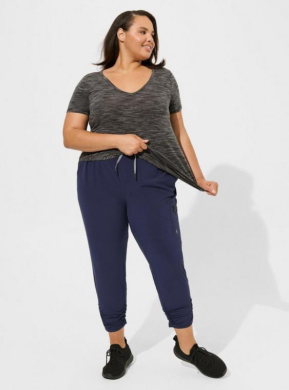 Happy Camper Stretch Woven Ruched Capri Active Pant Product Image