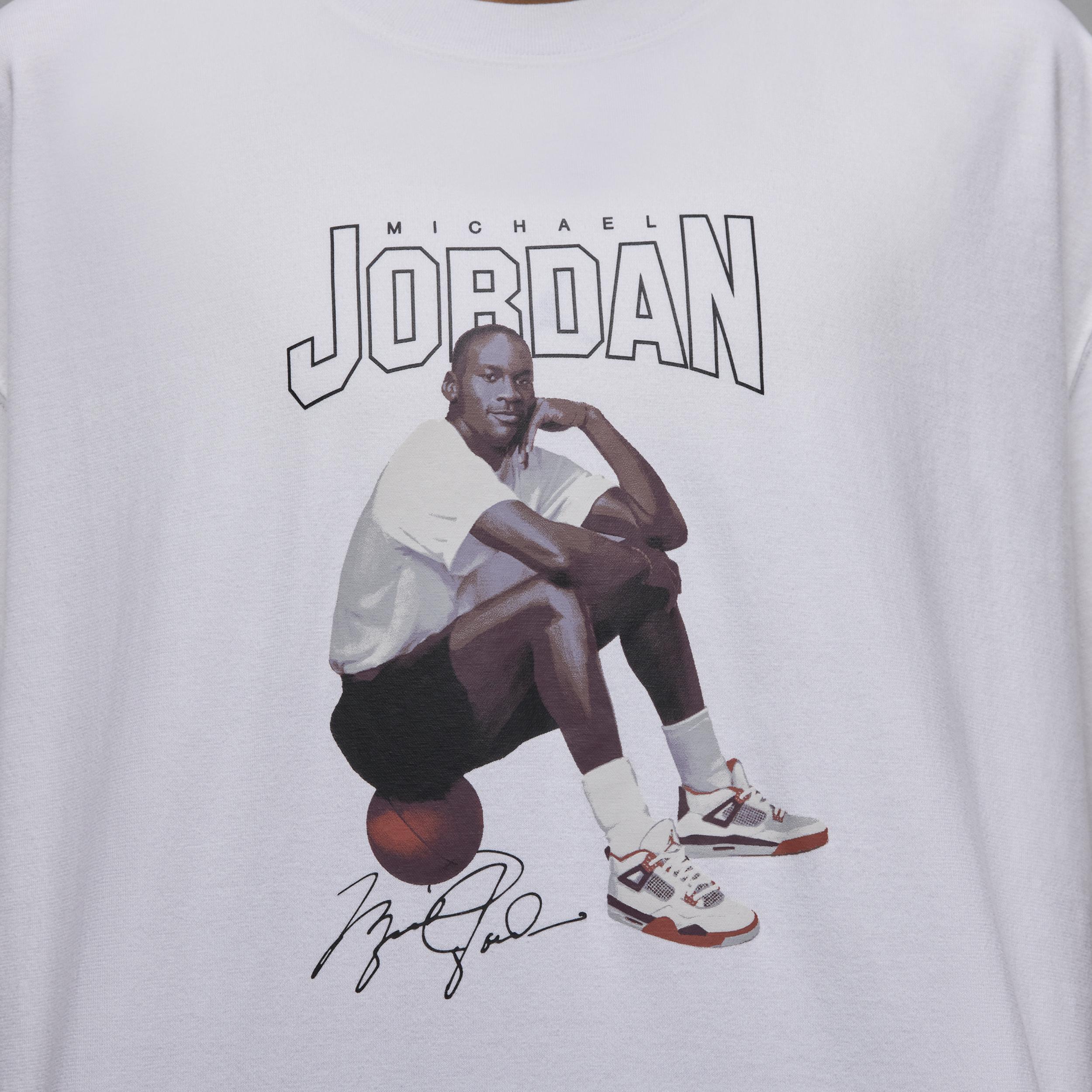 Jordan Women's Oversized Graphic T-Shirt Product Image