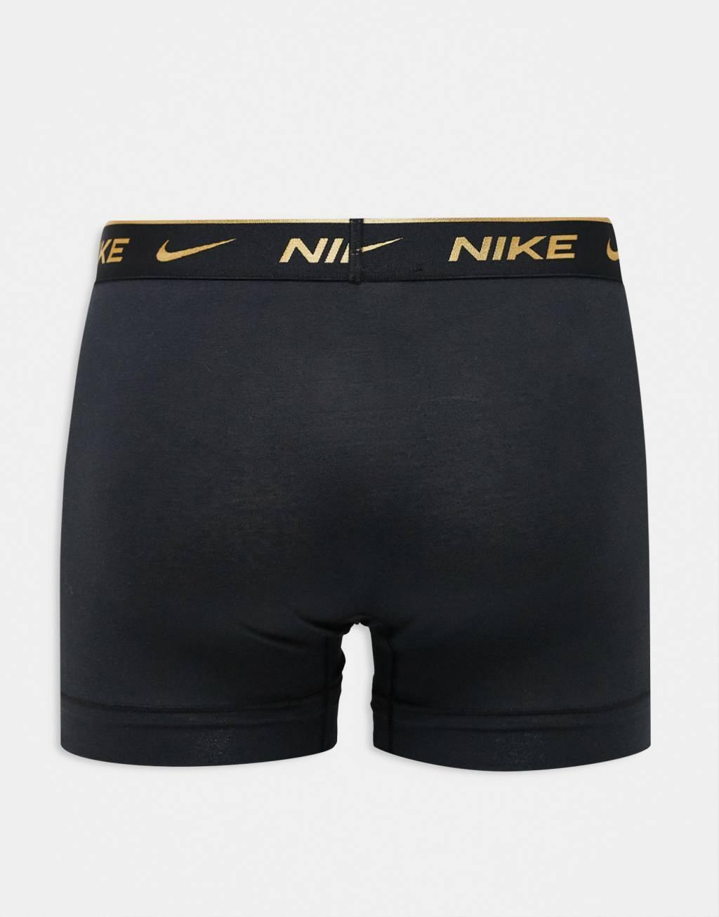 Nike Everyday Cotton Stretch 3-pack trunks in black/red with gold waistband Product Image