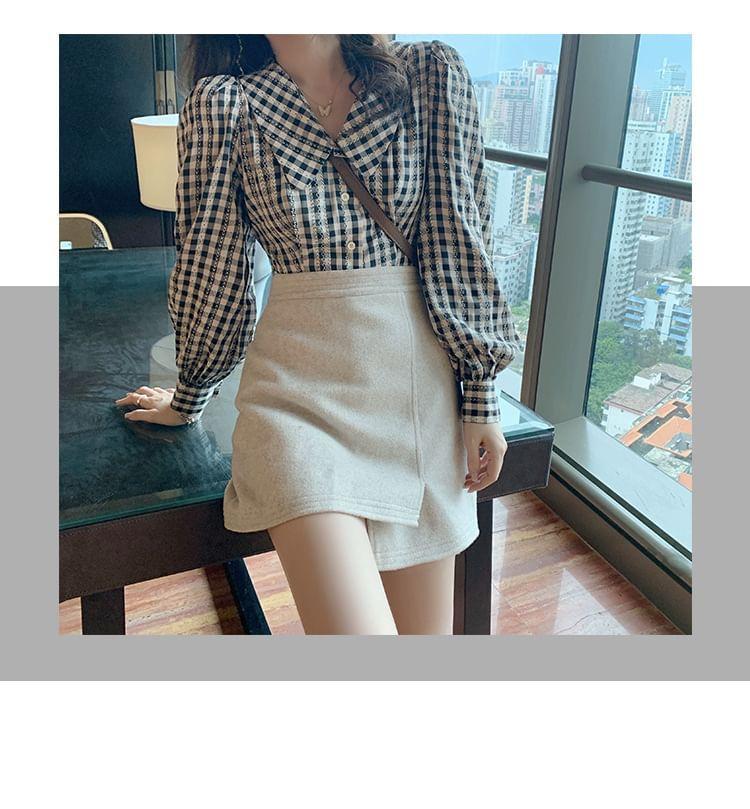 Long-Sleeve Collared V-Neck Plaid Cropped Blouse Product Image