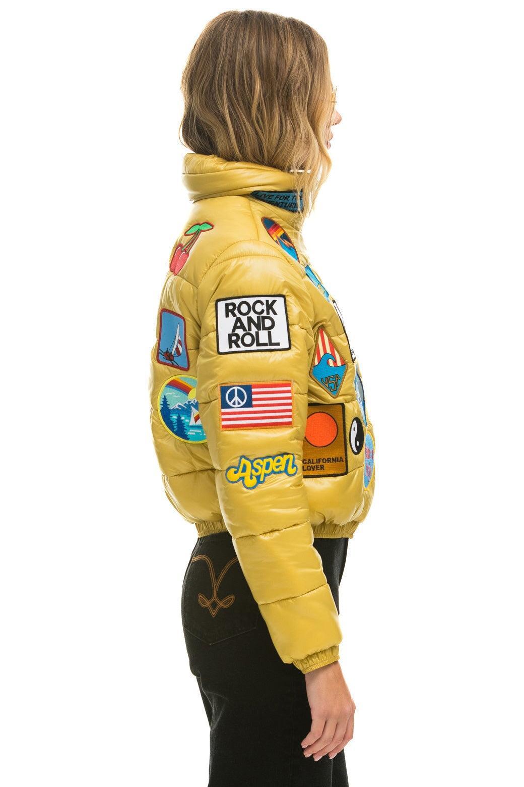 VINTAGE PATCH APRES PUFFER JACKET - HONEY GLOSSY Female Product Image