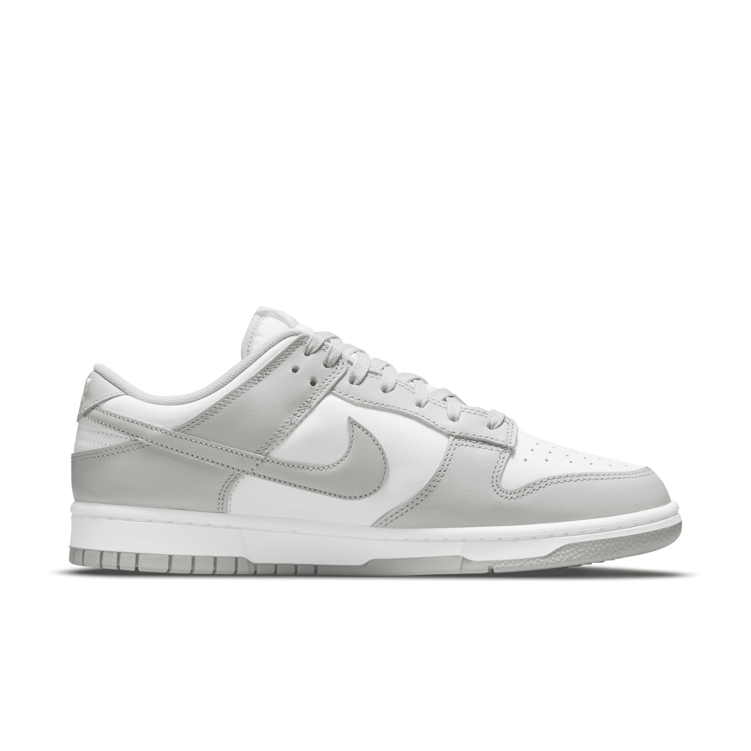 Nike Men's Dunk Low Retro Shoes Product Image