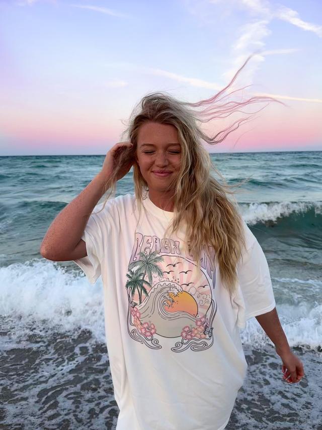 Beach Bum Sunset tee Product Image