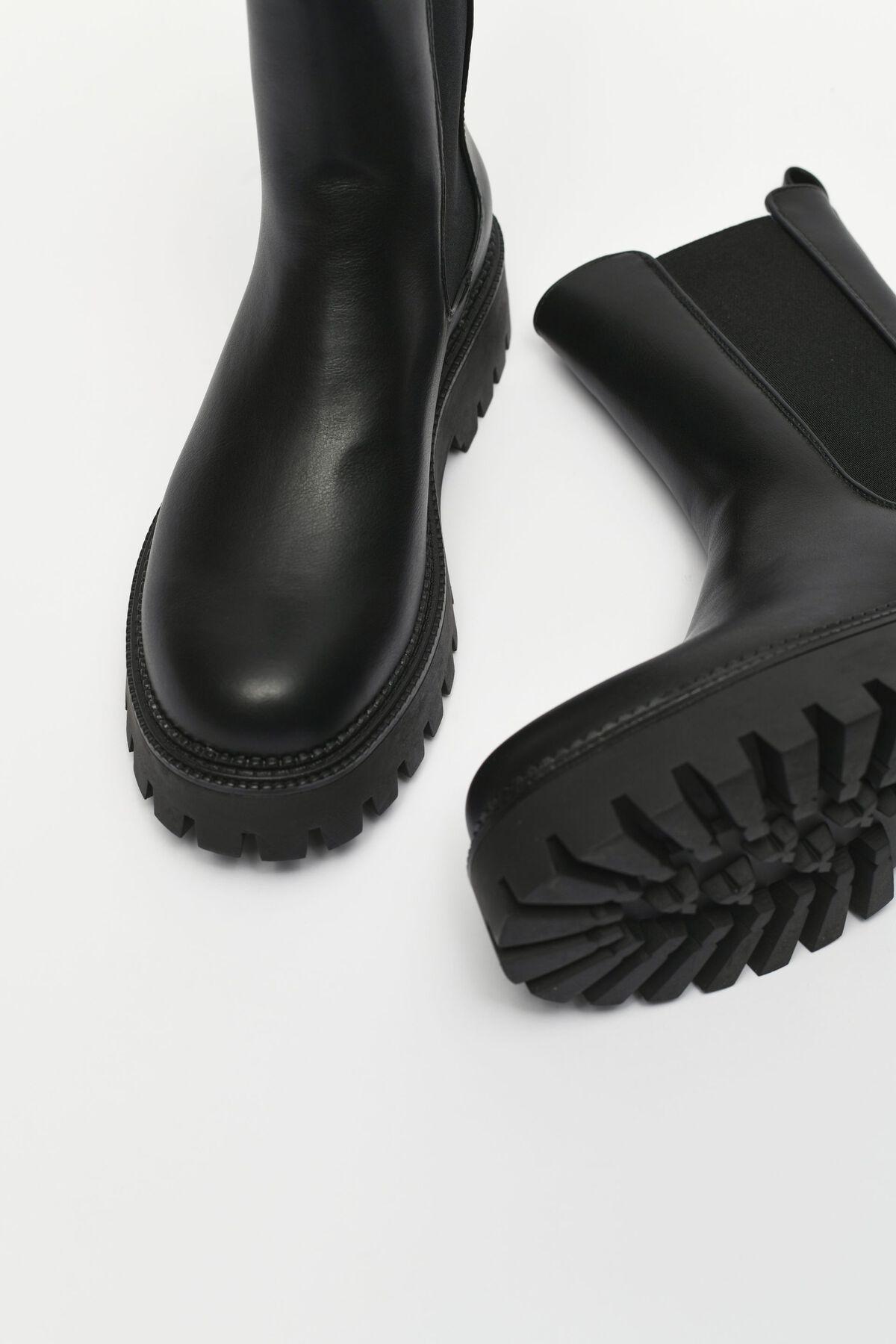 STEVE MADDEN Briona Lug Sole Chelsea Boot Product Image