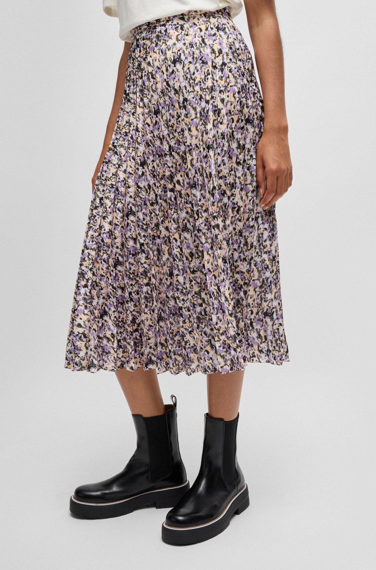 Maxi skirt in printed plissé satin Product Image