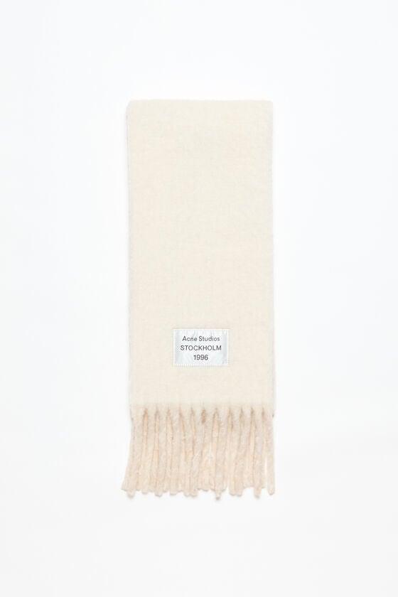 Fringed scarf logo label Product Image