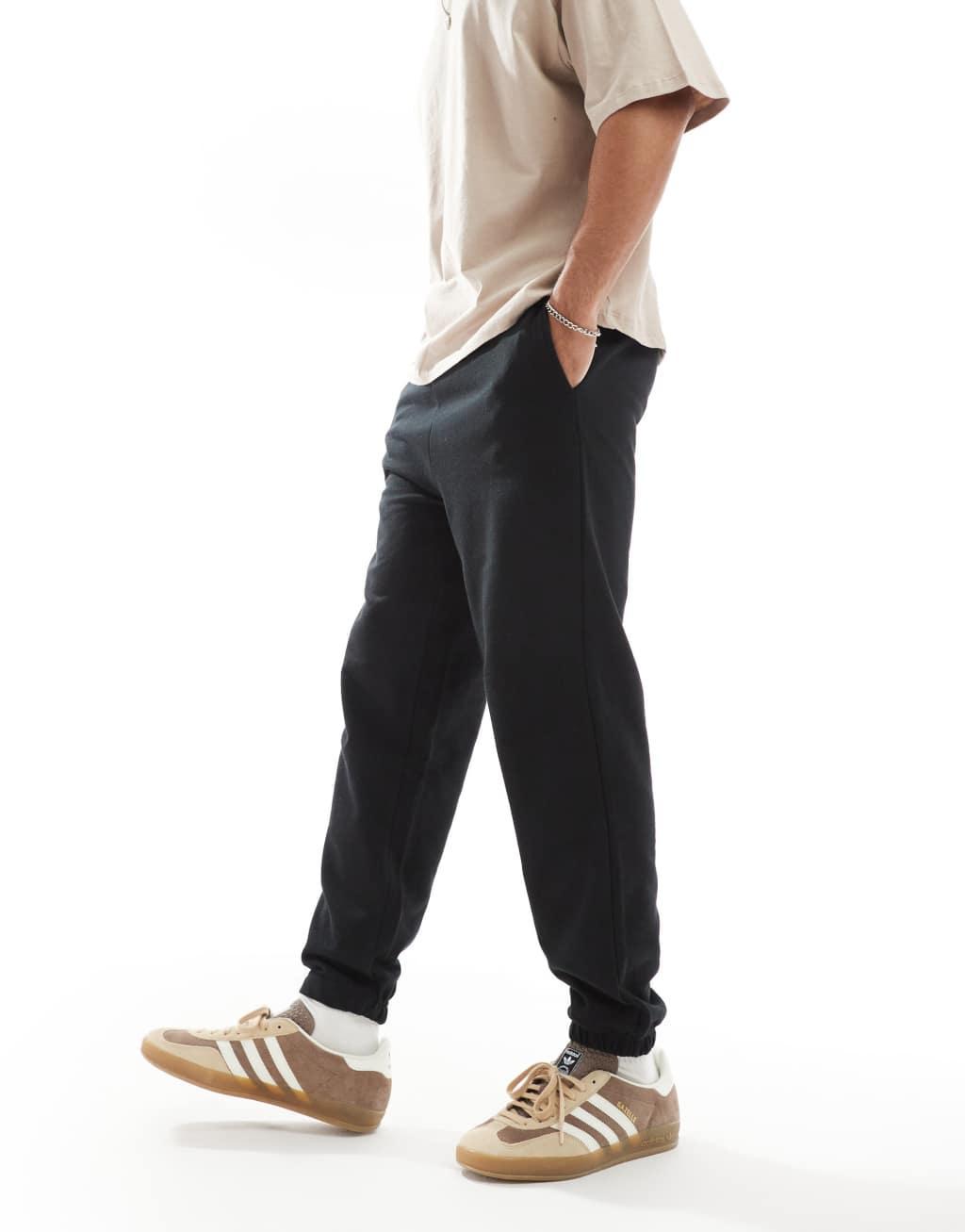 Jack & Jones loose cuffed sweatpants in black Product Image